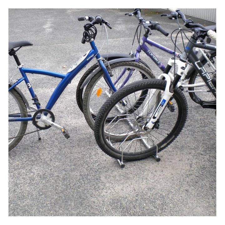 Rack à vélos 5 places - éco en situation avec vélo