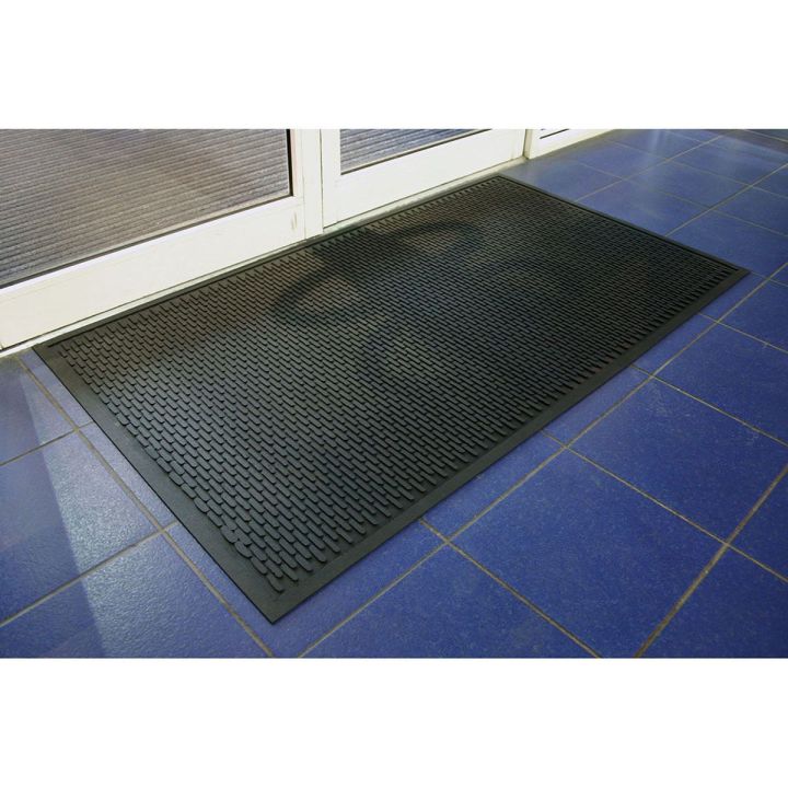 Tapis d'entrée antidérapant à surface crampons  à partir de 70,00 € dans notre gamme de Tapis d'entrée