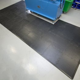 Dalle anti-fatigue premium surface en tôle diamant, DECKPLATE CONNEC