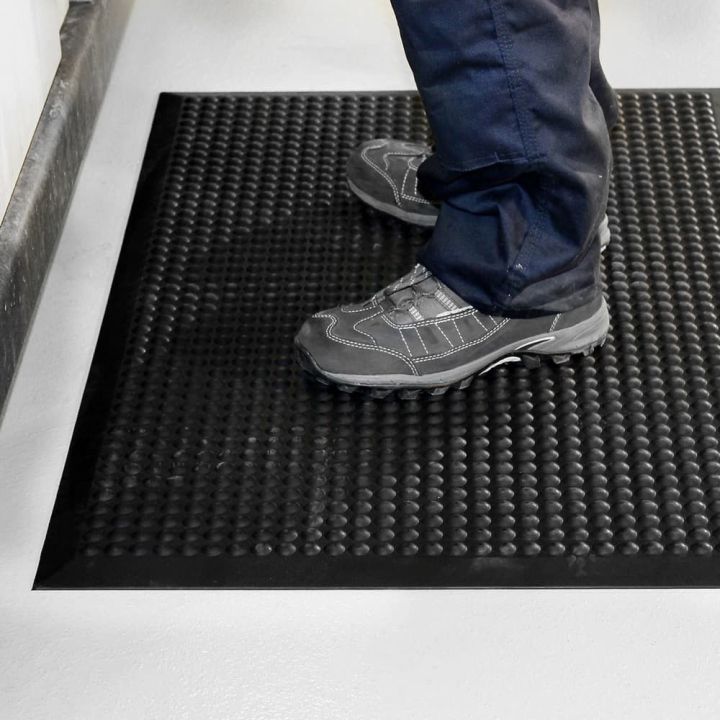 Tapis antifatigue ESD à surface à bulles avec tapis de protection électrique - Revêtement Isolants & ESD COBA ELITE ESD