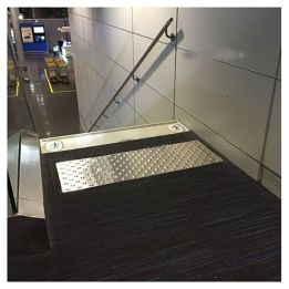 Dalle podotactile en inox | Bande D'éveil À La Vigilance En INOX