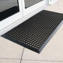 Caillebotis d’entrée grattant et drainant en PVC  à partir de 109,00 € dans notre gamme de Caillebotis d'entrée