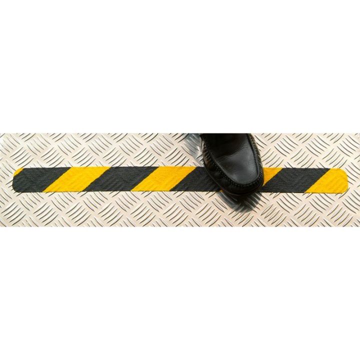 Bande adhésive antidérapante pour pour sécuriser les surfaces irrégulières: plaques, marches métalliques et tôles texturées