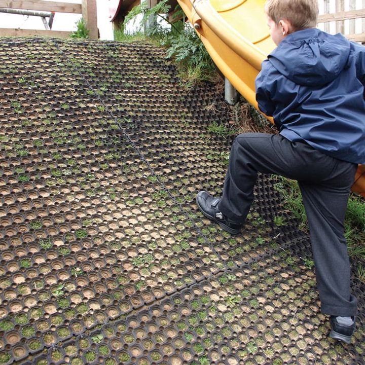 Dalle caillebotis modulables en caoutchouc pour aires de jeux dans notre gamme de Revêtements | Dalles et tapis loisirs
