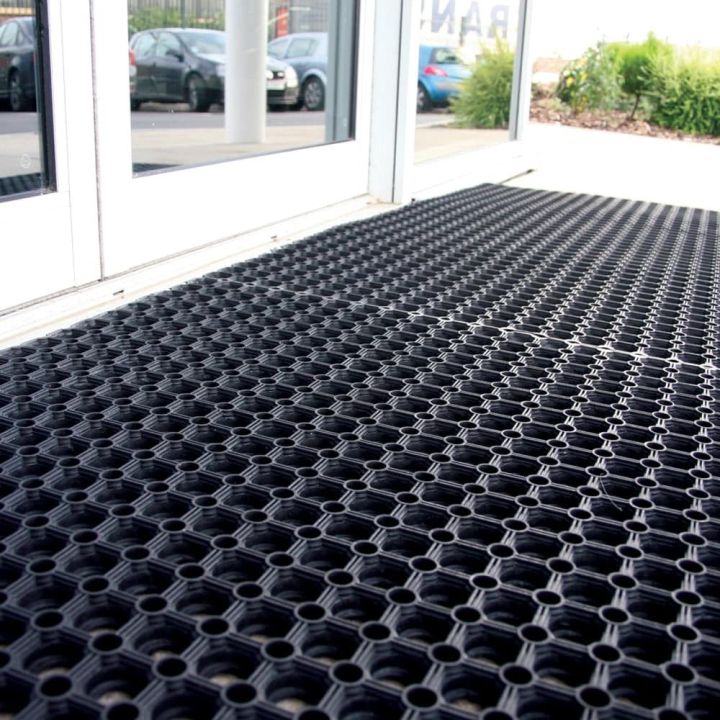 Dalle caillebotis modulables en caoutchouc pour aires de jeux dans notre gamme de Revêtements | Dalles et tapis loisirs