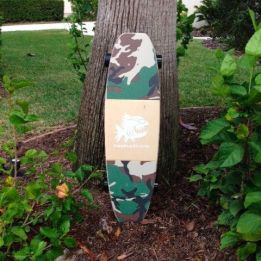 Bande antidérapante motif camouflage - exemple sur un skateboard