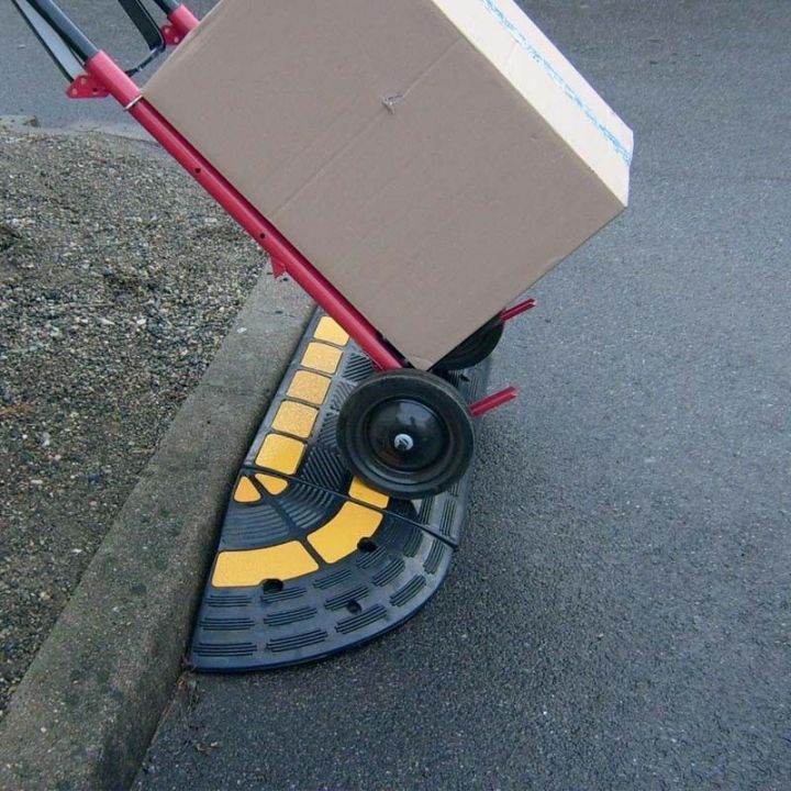 Rampe de franchissement de trottoir