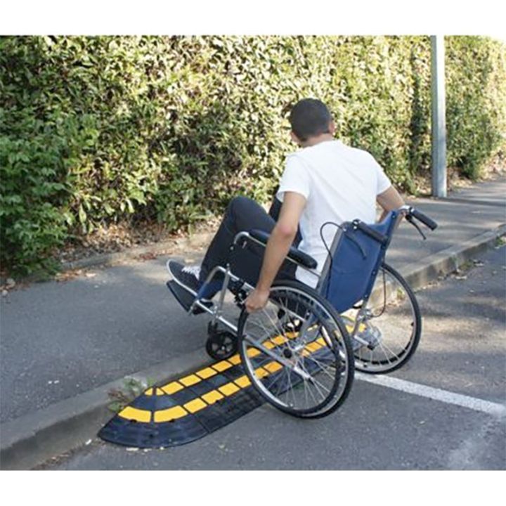 Rampe de franchissement de trottoir
