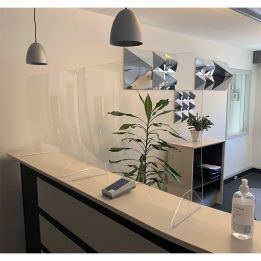 Vitre de protection en Plexiglas pour comptoirs et guichets