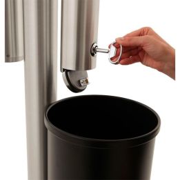Trappe inférieure pour vider le cendrier.
