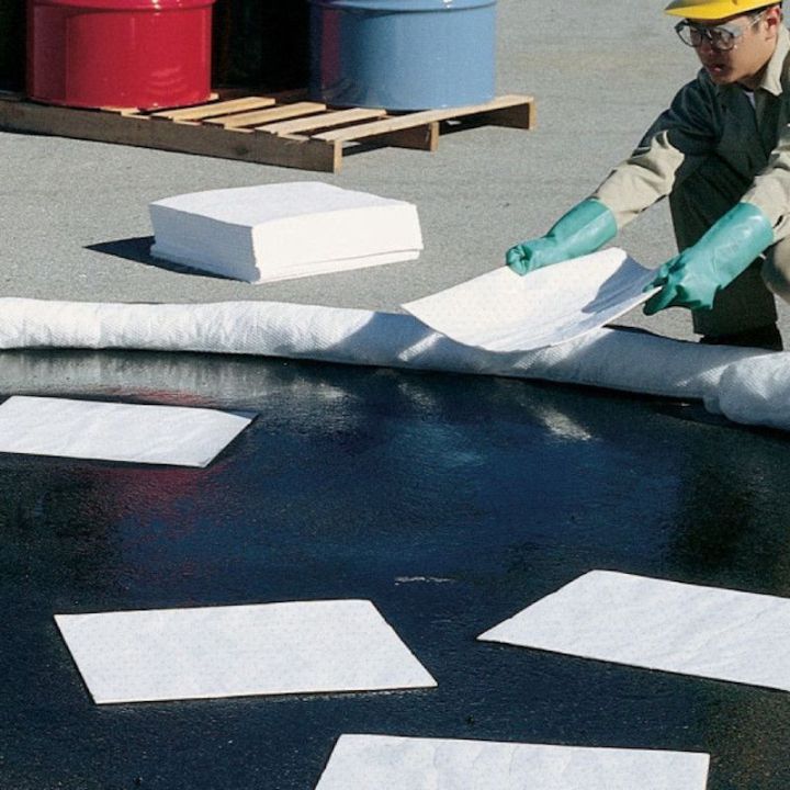 Feuilles-tapis absorbants hydrocarbures
