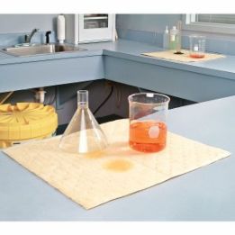 Feuilles absorbantes pour produits chimiques