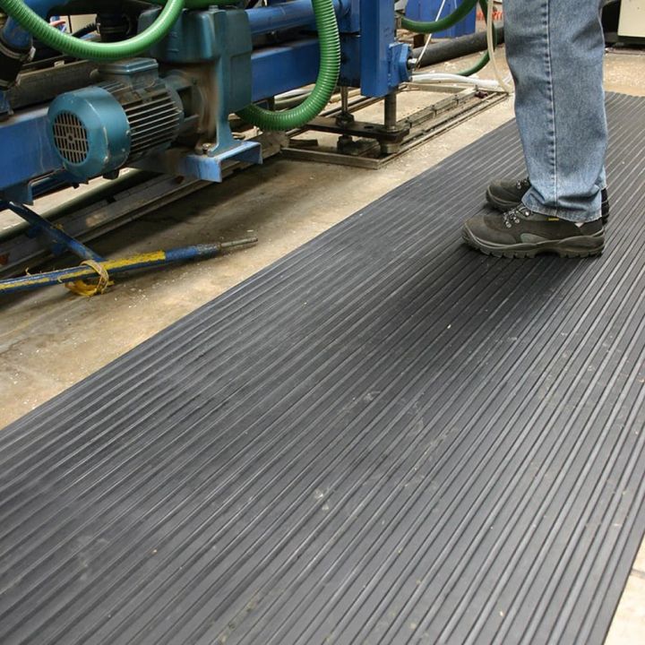 Revêtement antidérapant strié COBA RIB INDUSTRY dans notre gamme de Tapis antidérapants
