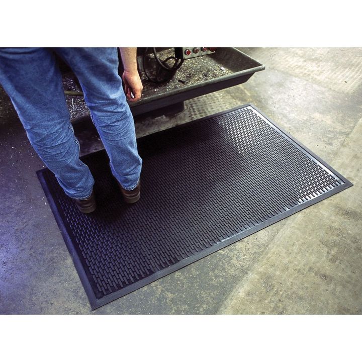 Tapis antidérapant à surface crampons dans notre gamme de Tapis antidérapants COBA SCRAPE INDUSTRY