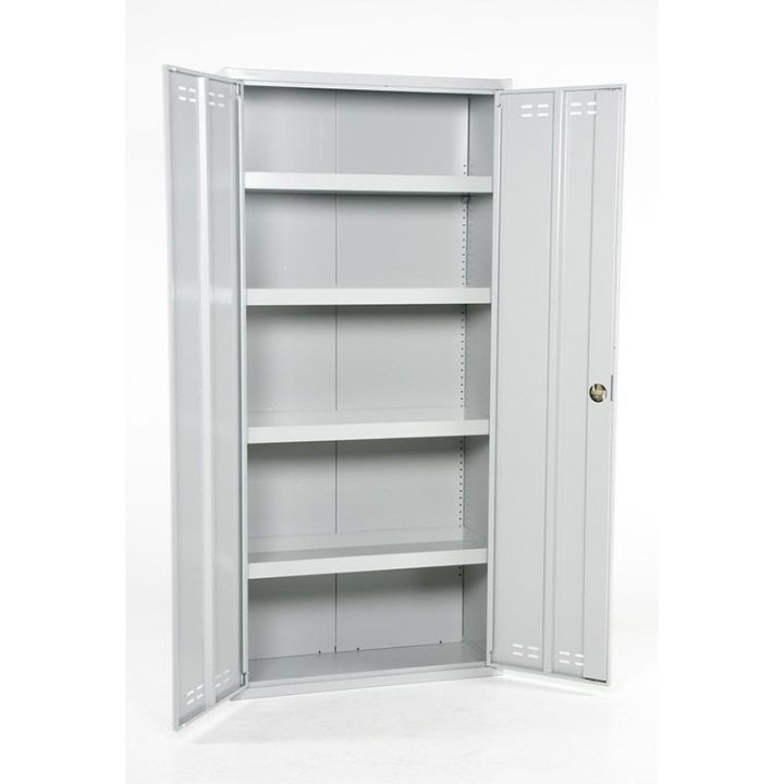 Intérieur d’armoire phytosanitaire avec étagères réglables et bac de rétention