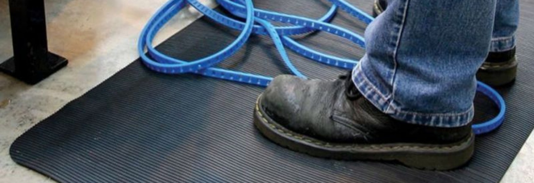 Les avantages ergonomiques des tapis anti fatigue dans les environnements de tra