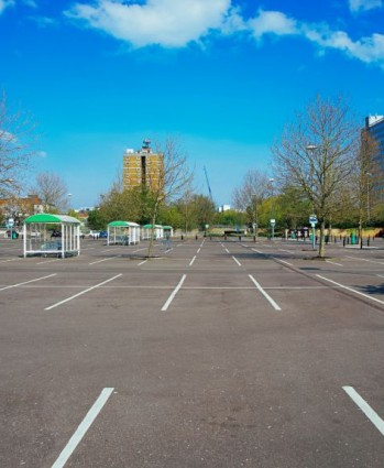 Quelles obligations réglementaires pour l’installation de butées de parking dans